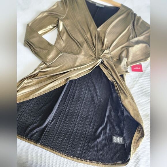 BOLD Elements metallic gold front knot high low blouse - Picture 9 of 10